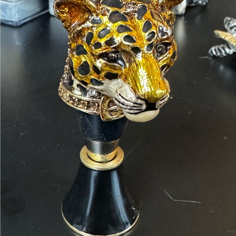 Jay Strongwater Leopard Head Decorative Bottle Stopper - Gold & Black
